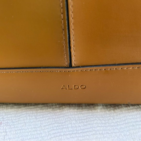 Aldo faux leather structured shoulder bag, single handle w/contrasting accents. - Picture 3 of 10